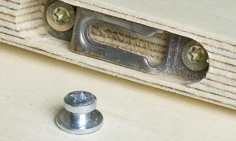 Applications of Shoulder Screws in Automotive Engineering: Ensuring Reliability and Precision