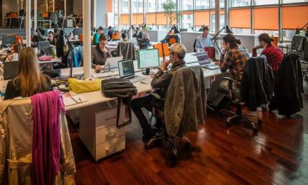 Comfortable Dedicated Desk Access Supporting Efficient Scheduling For Hybrid Professionals