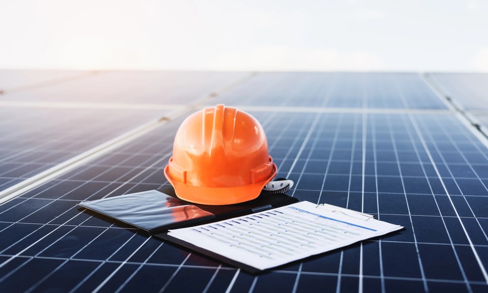 Homeowners Comparing Solar Installation Costs Before Planning Long-Term Energy Changes